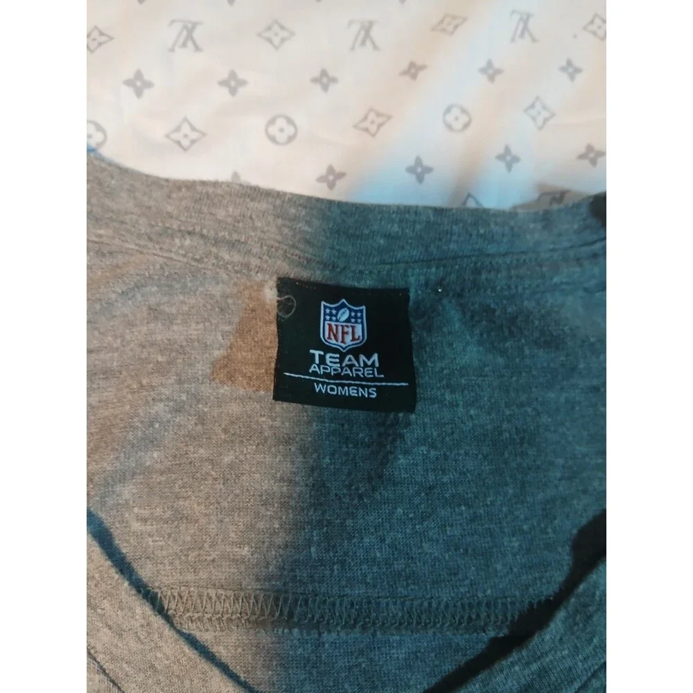 Team Apparel T Shirt Women Small Gray Red NFL Tampa Bay Buccaneers Football Team